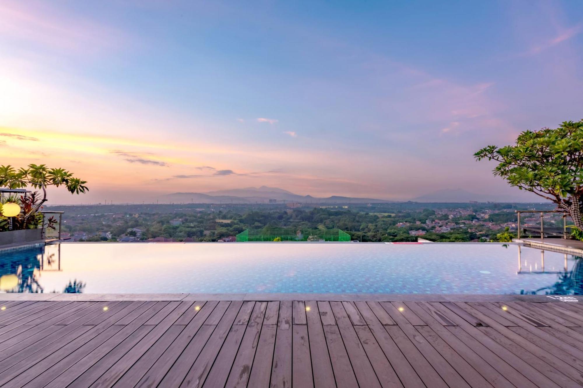 Hotel Ciputra Cibubur Managed By Swiss-Belhotel International Kültér fotó