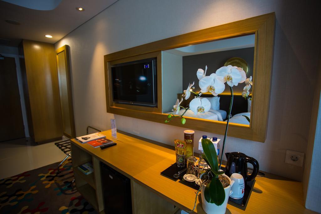 Hotel Ciputra Cibubur Managed By Swiss-Belhotel International Kültér fotó